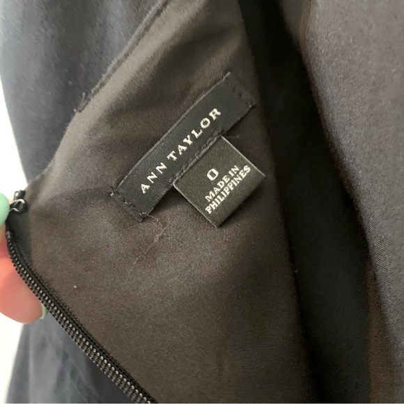 Ann Taylor Scoop Neck Sleeveless Sheath Black Dress, size 0 - Picture 2 of 9